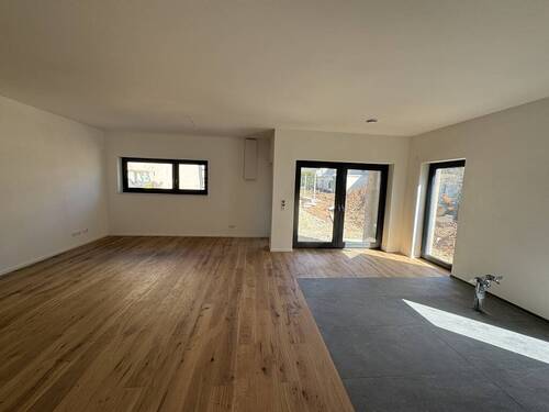 Wohn- Esszimmer mit offener Küche - 3 Zimmer Etagenwohnung zum Kaufen in Trier