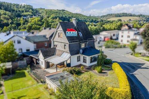Aufnahme aus der Vogelperspektive - ++ KRAG Immobilien ++ Platz für Wohnen & Arbeiten: 4 Etagen, Garage, Carport, Terrasse ++