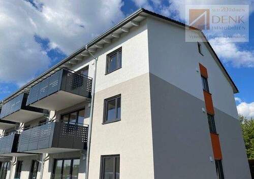 Titelbild 2 - ERSTBEZUG! 3 Zimmerwohnung, Neubau mit Terrasse und Stellplatz in Gerolzhofen