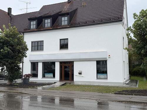 Außenansicht straßenseitig - Ladeneinheit Büro Praxis Lager mit 8 Stellplätzen