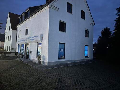 Außenansicht vom Parkplatz aus - Büro zum Kaufen in Fischach