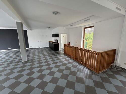 EG mit Treppenabgang ins KG - 