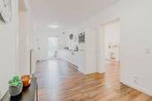Bild 1 - Frisch renovierte 4,5-Zimmer-Erdgeschosswohnung mit uneinsehbarer-Terrasse - Bestlage von Kelkheim