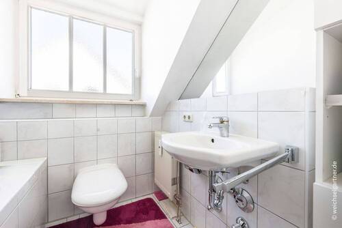 Tageslichtbad mit Wanne - 