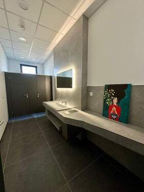 Damen-WC - Büro mit 38,00 m&sup2; in Brühl zur Miete