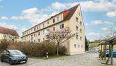 Außenansicht 2 - Einziehen & gestalten: 3-Zimmer-Wohnung mit EBK, Schuppen, Stellplatz & guter Verkehrsanbindung