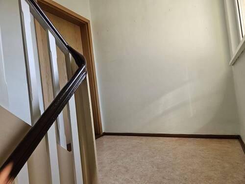 Flurbereich - 8 Zimmer Mehrfamilienhaus, Wohnhaus zum Kaufen in Stößen