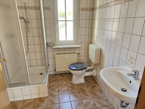 Bad - 8 Zimmer Mehrfamilienhaus, Wohnhaus in Stößen