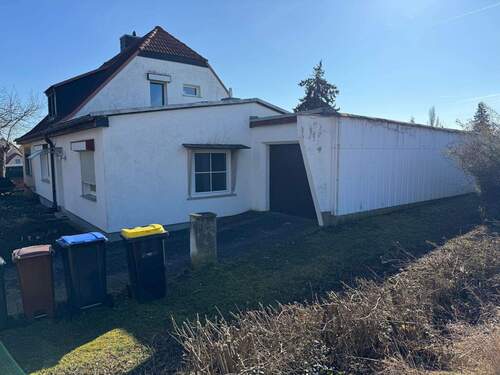 Garage - Doppelhaushälfte mit 140,00 m&sup2; in Bernburg zum Kaufen