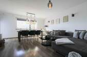 Wohnzimmer - Ihr Alterswohnsitz? 4 Zimmer Wohnung in Citylage mit Balkon und Tiefgaragenstellplatz...