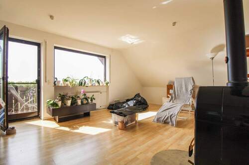 Wohnzimmer DG - 1 Zimmer Mehrfamilienhaus, Wohnhaus zum Kaufen in Hetzles