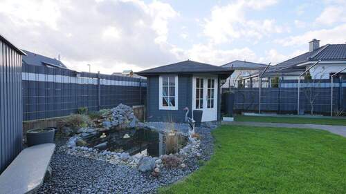 Garten mit Gartenhaus - 