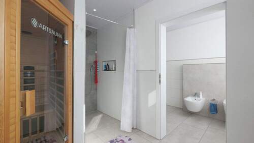Bad mit Sauna - 