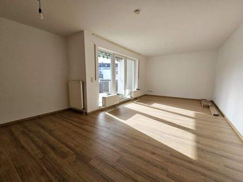 Wohnzimmer - 2 Zimmer Etagenwohnung zum Kaufen in Solingen