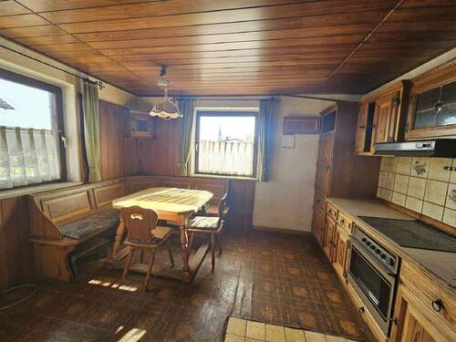 Küche - 5 Zimmer Mehrfamilienhaus, Wohnhaus in Aham