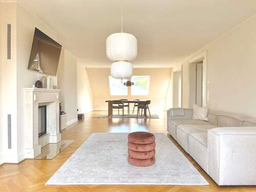 Wohn-/Esszimmer - Cecilienallee: Premium-Maisonette mit Rheinblick, Klima, Einbauküche und Tiefgarage