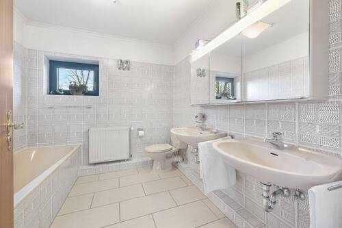 Vollbad im Dachgeschoss - 