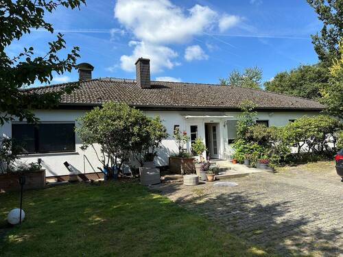 Hausansicht - Fertighaus mit 3 Wohnungen - 520.000,00&nbsp;EUR Kaufpreis,