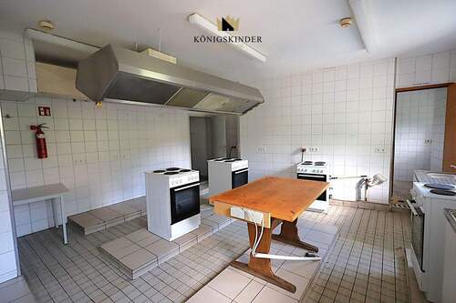 Die Küche müsste noch eingebaut werden - 