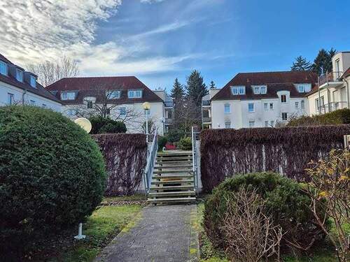 Zugang Innenhof - Etagenwohnung mit 67,90 m&sup2; in Dresden zum Kaufen