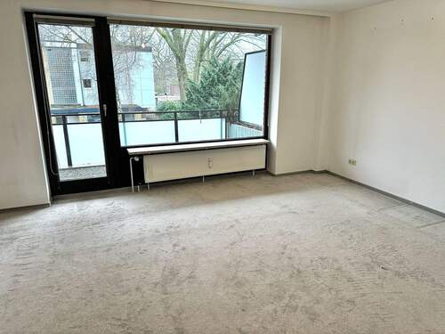 Wohnzimmer mit Balkon - Etagenwohnung mit 52,90 m&sup2; in Hamburg zum Kaufen