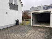 Garage + Stellplatz - 
