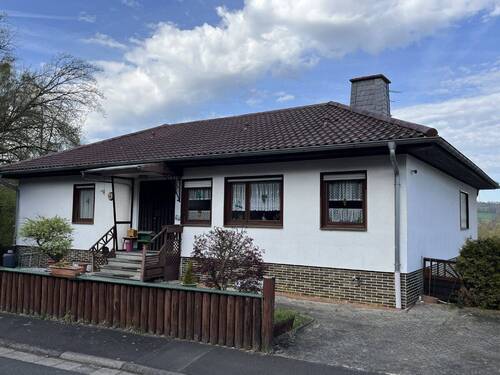 Hausansicht-Anliegerstraße - 