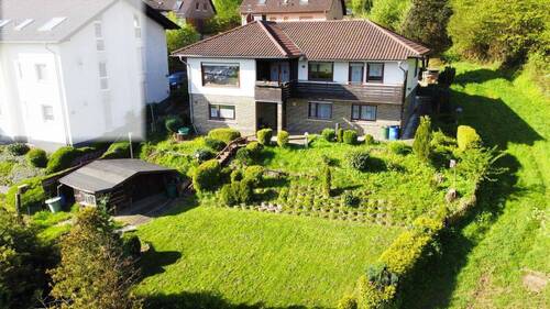 Grundstück-Haus-Garten - 