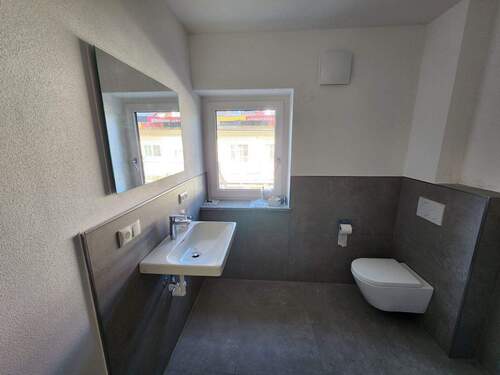 Bad - Erstbezug nach Kernsanierung – moderne 4-Zimmer- Erdgeschosswohnung mit Garten in 3-Familienhaus