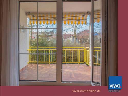 Bild 1 - Gut geschnittene 3ZKB mit toller Loggia, EBK und 2 Stellplätzen! Käuferprovisionsfrei.