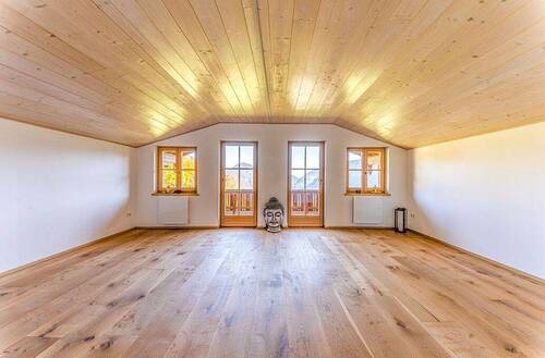 großes Studio im Dachgeschoss... - 
