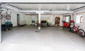 Doppelgarage mit Innenzugang zum Haus - 