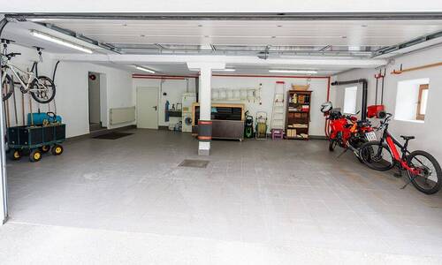 Doppelgarage mit Innenzugang zum Haus - 