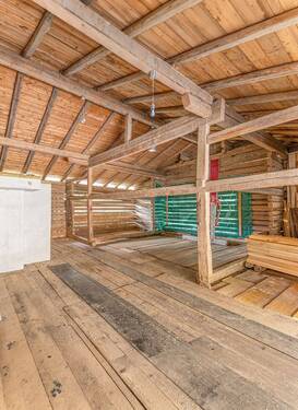 Tenne mit 120m² Potential für Atelier, Seminarraum oder Oldtimergarage - 