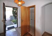 Diele/Gästetoilette/Garderobe - 