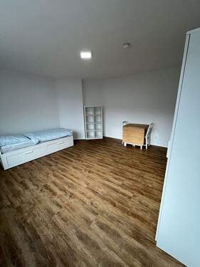 Zimmer blick auf Bett.jpg - Moderne und Vollmöblierte 1-Zimmer-Wohnung in Köpenick, Berlin