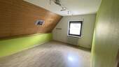 Zimmer im Dachgeschoss - 