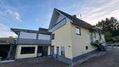 Hofseite mit Eingang Einliegerwohnung - 6 Zimmer Einfamilienhaus zum Kaufen in Lahr