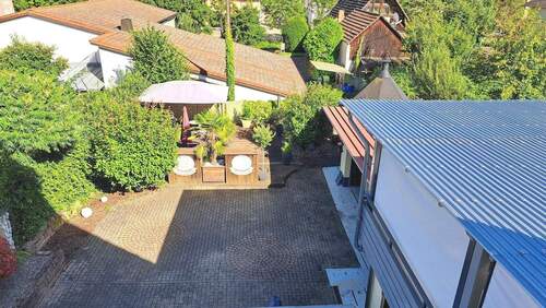 Blick in den Hof - Einfamilienhaus mit 210,00 m² in Lahr zum Kaufen