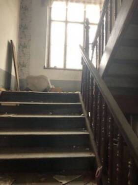 Hausflur 1 - 1 Zimmer Mehrfamilienhaus, Wohnhaus in Greiz