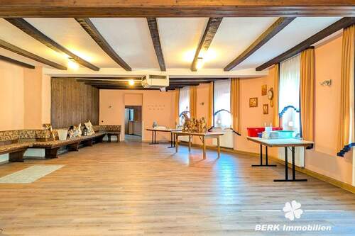 Veranstaltungsraum - Mehrfamilienhaus, Wohnhaus mit 154,00 m&sup2; in Leidersbach zum Kaufen