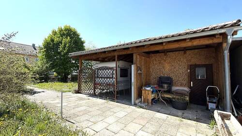Carport und Abstellraum für Geräte - 