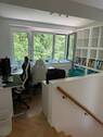Home Office Bereich mit Blick ins Grüne - 