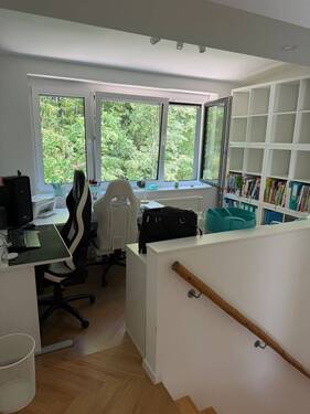 Home Office Bereich mit Blick ins Grüne - 