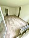 Wohnzimmer - 2 Zimmer Etagenwohnung zur Miete in Langenhagen