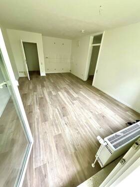Wohnzimmer - 2 Zimmer Etagenwohnung zur Miete in Langenhagen