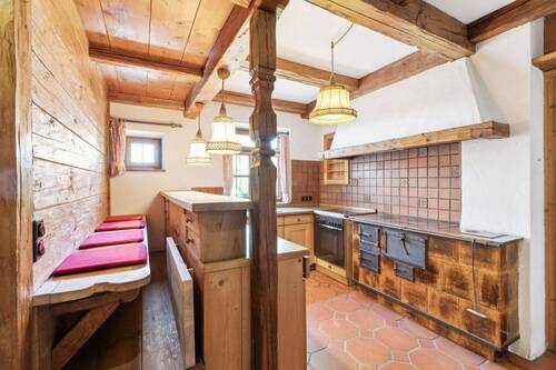 Küche EG - Alpenflair inklusive - Einseitig angebautes EFH mit 6 Zimmern, Sauna & Garten, sofort bezugsfrei