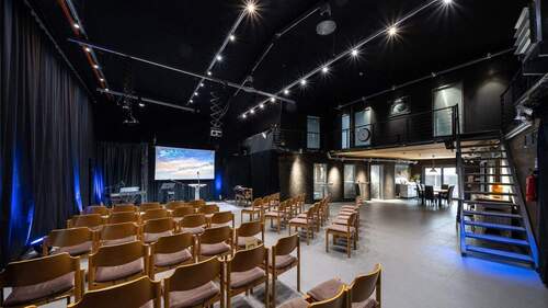 Halle aktuelle Nutzung: Events - Einfamilienhaus mit 389,00 m&sup2; in Taunusstein Neuhof zum Kaufen