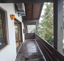 RESERVIERT: Ganz charmante 2,5 Zimmer-DG Wohnung mit gr. Balkon am Waldrand zu verkaufen - Badenweiler