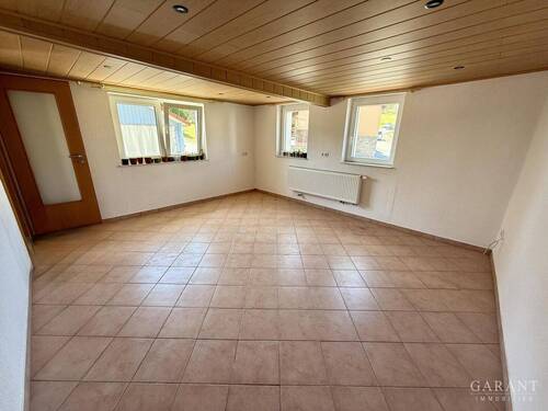 Wohnzimmer - Doppelhaushälfte mit 100,00 m&sup2; in Burkardroth zur Miete
